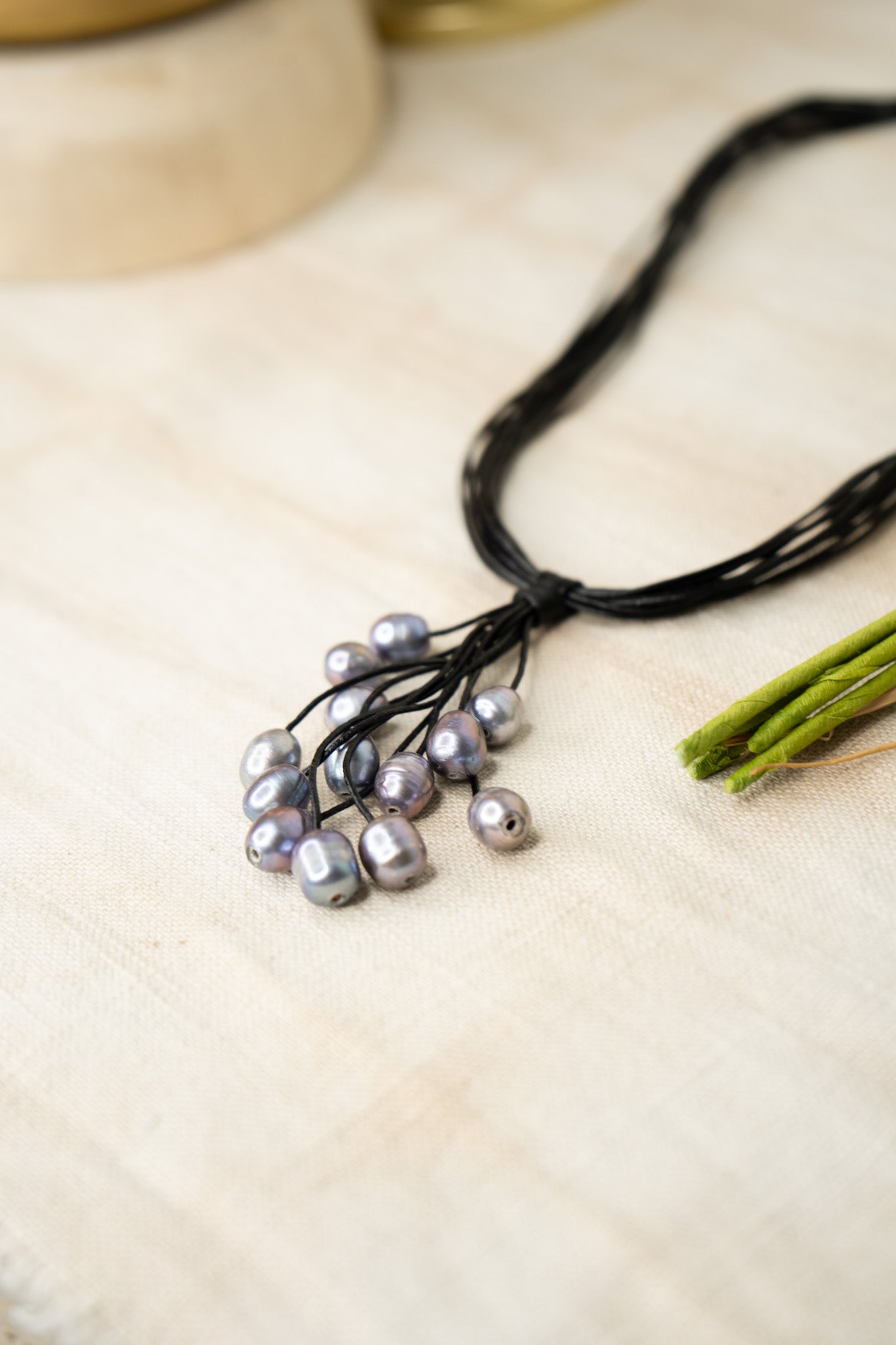 Pearl Leather Necklace - Black/Peacock