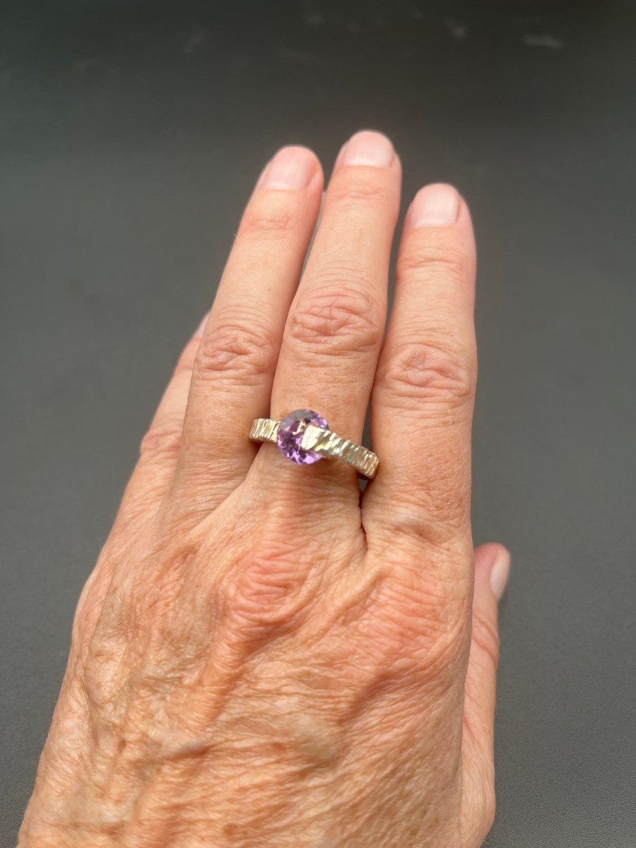 Amethyst in Textured SilverBORARINGS
