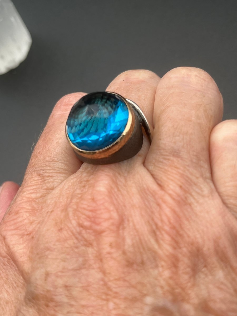 Bright Blue Quartz RingBORARINGS