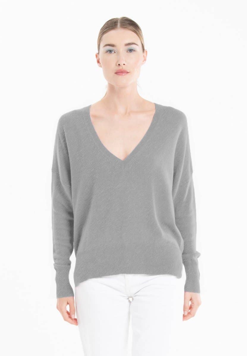 Cloud Weight Charcoal Grey Cashmere V - Neck SweaterSTUDIO CASHMERE8SWEATER