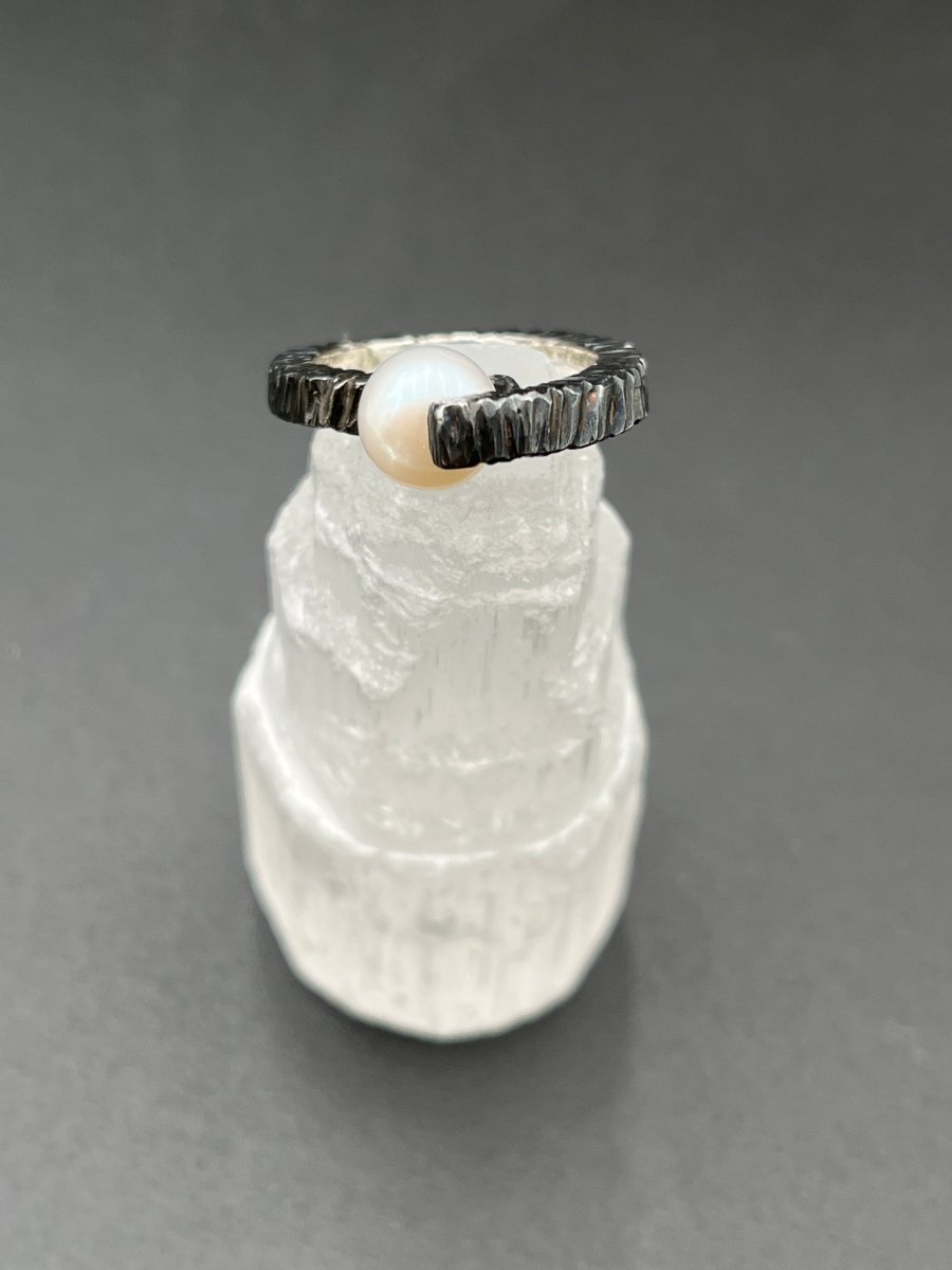 Edgy Pearl in Oxidized Silver RingBORARINGS