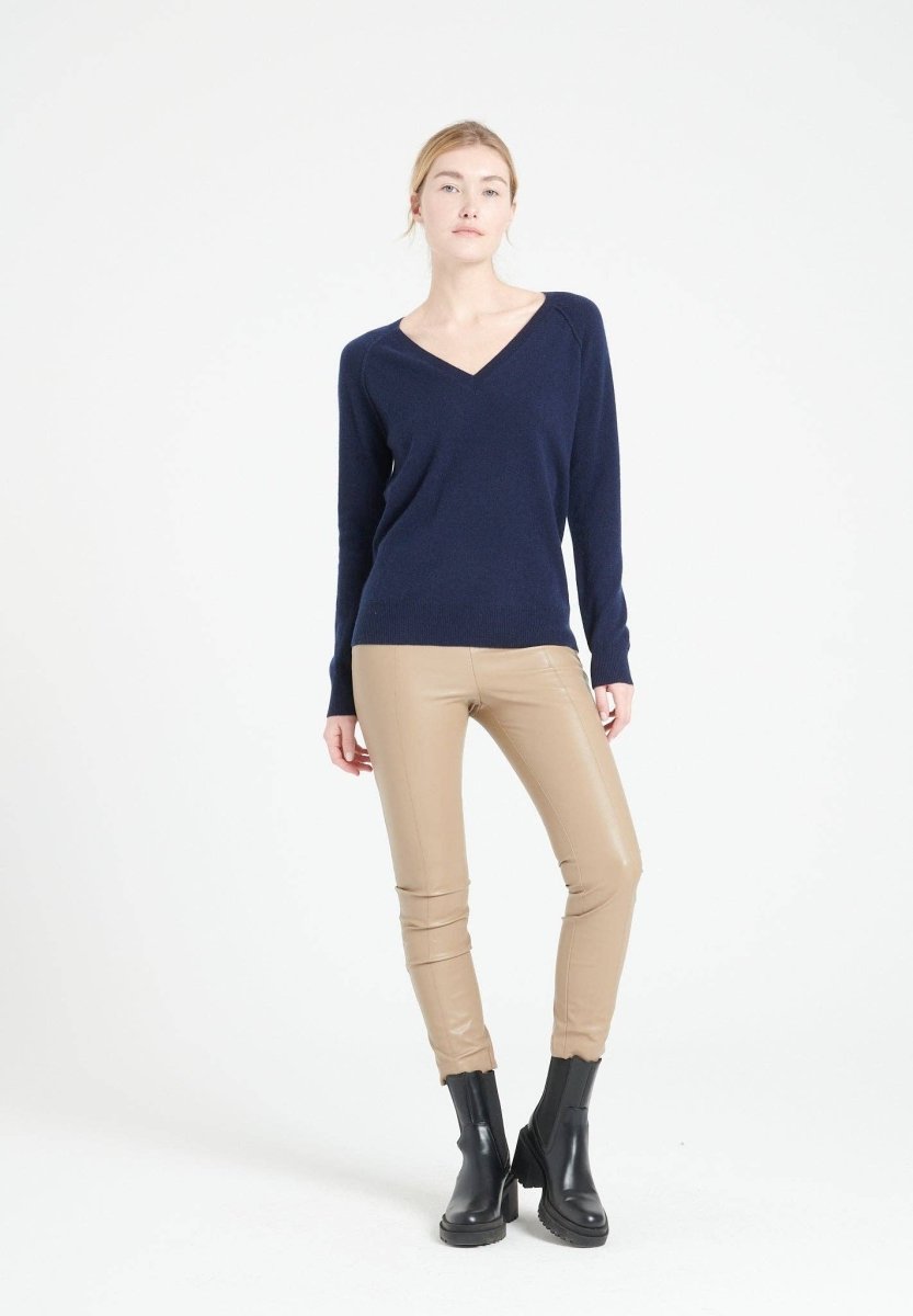 Fitted Cashmere V - neck sweater: NavySTUDIO CASHMERE8