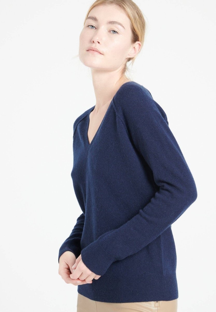 Fitted Cashmere V - neck sweater: NavySTUDIO CASHMERE8