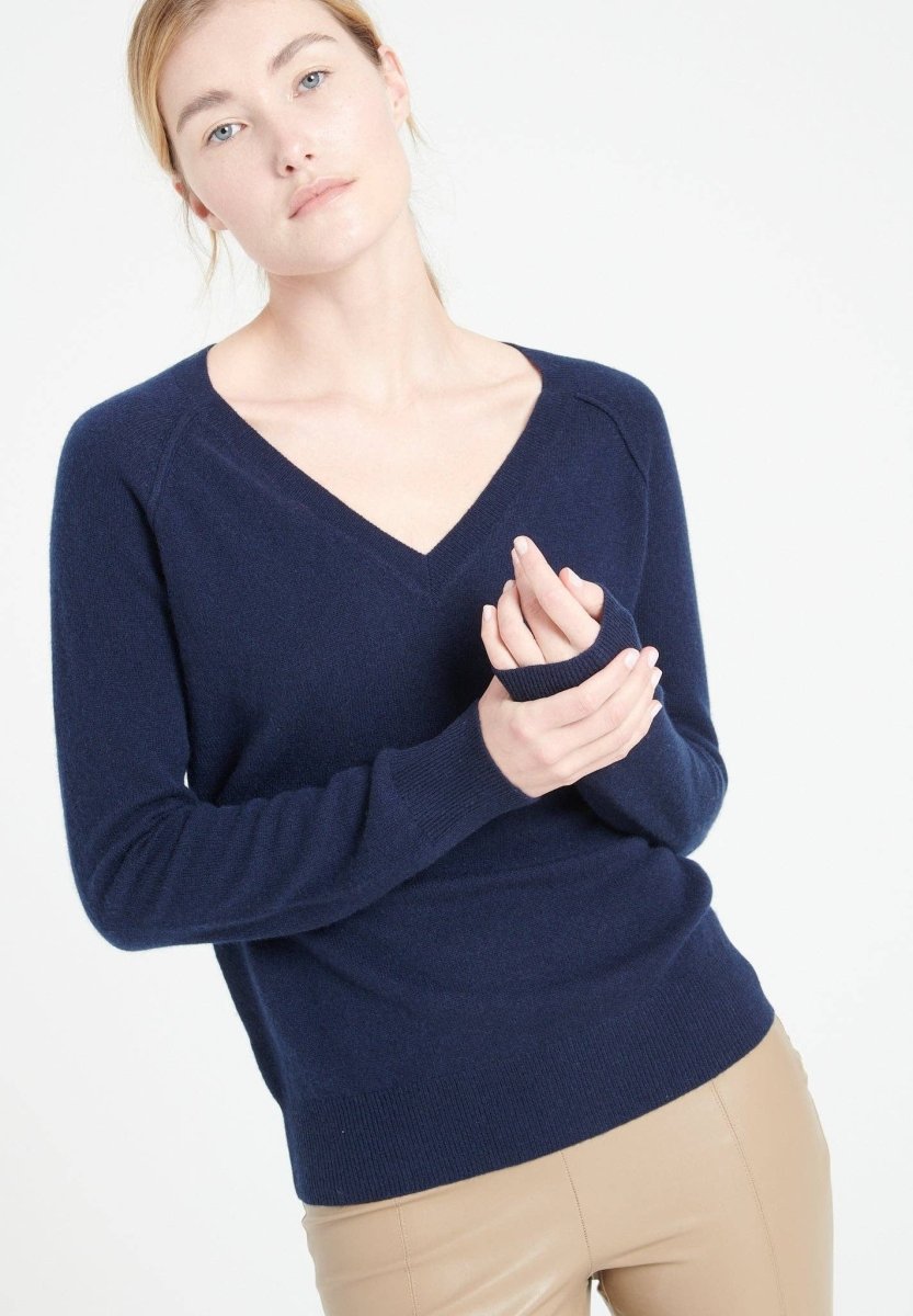 Fitted Cashmere V - neck sweater: NavySTUDIO CASHMERE8