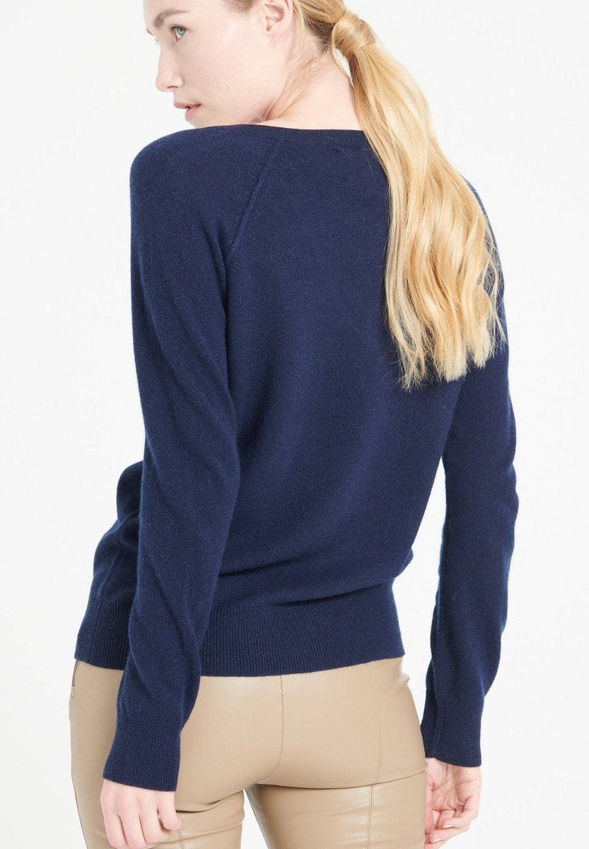 Fitted Cashmere V - neck sweater: NavySTUDIO CASHMERE8