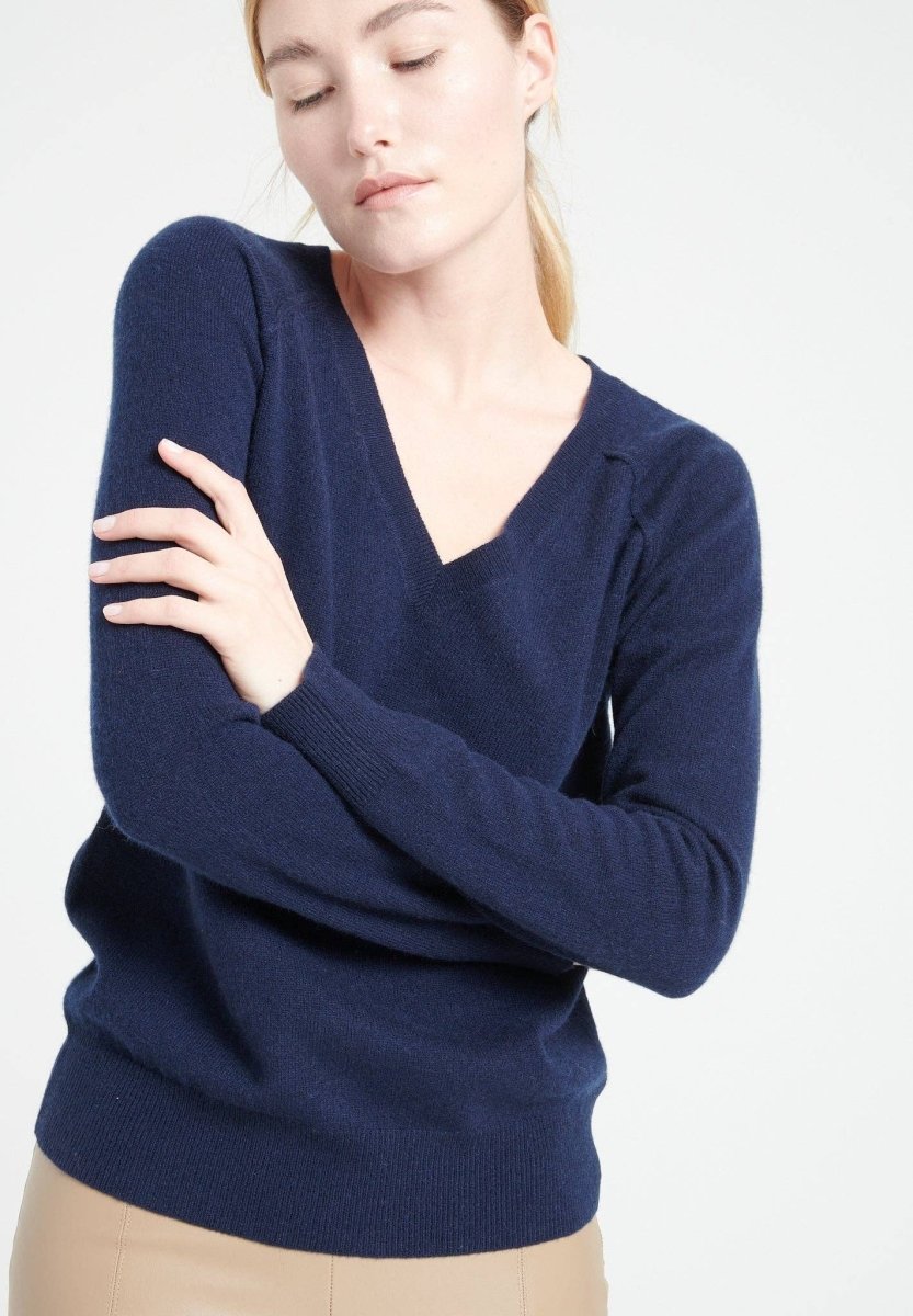 Fitted Cashmere V - neck sweater: NavySTUDIO CASHMERE8