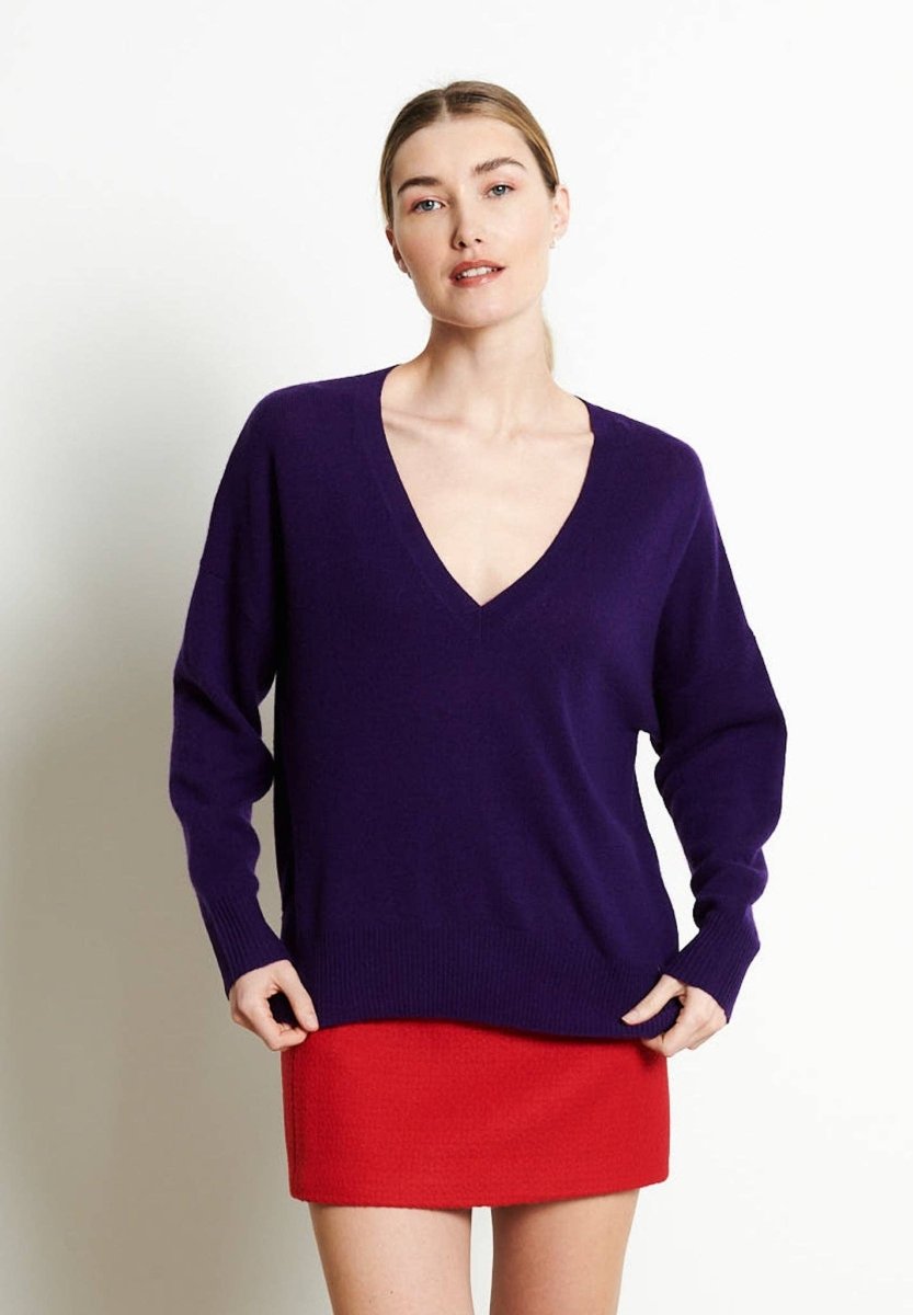 Oversized Cashmere V - neck Sweater: PurpleSTUDIO CASHMERE8SWEATER