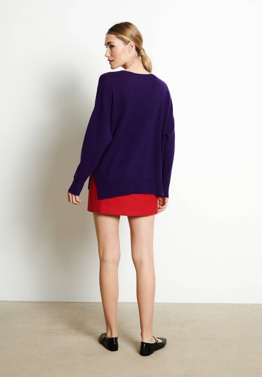 Oversized Cashmere V - neck Sweater: PurpleSTUDIO CASHMERE8SWEATER