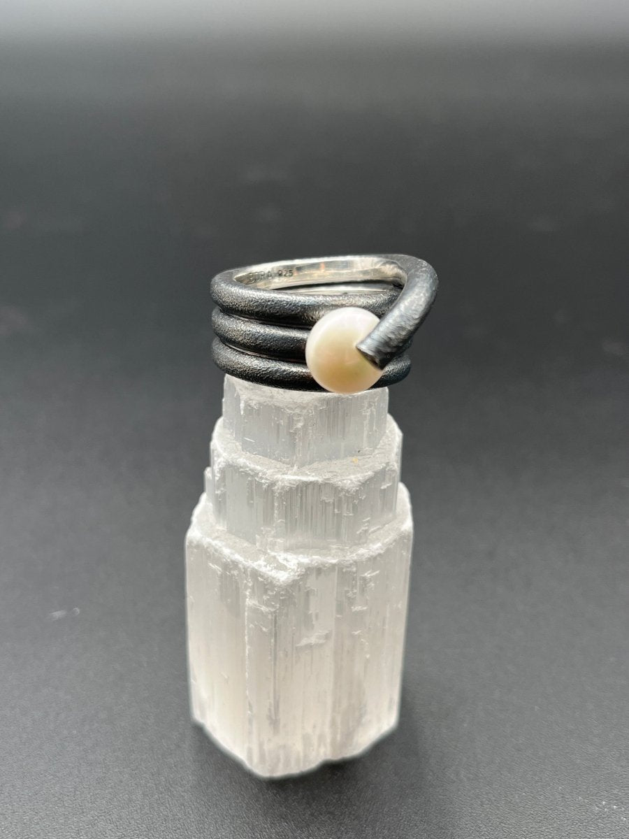 Pearl and Oxidized Silver RingBORARINGS
