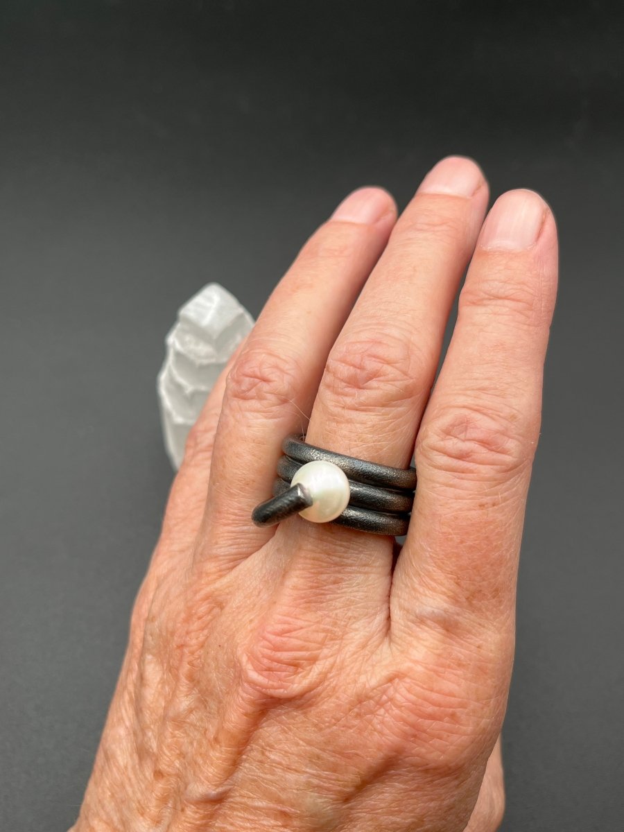Pearl and Oxidized Silver RingBORARINGS