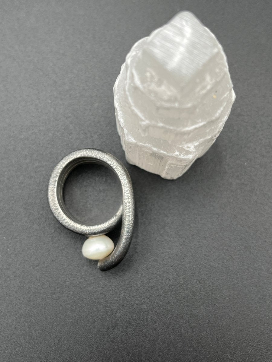 Pearl and Oxidized Silver RingBORARINGS