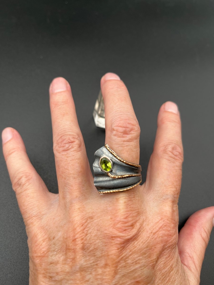 Peridot Fan RingBORARINGS