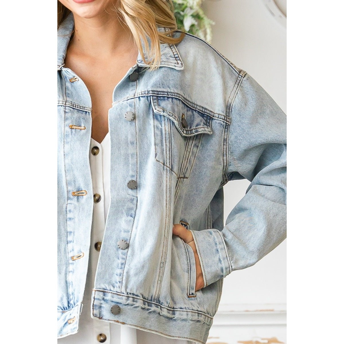 Classic Trucker Denim JacketVeveretJean Jacket