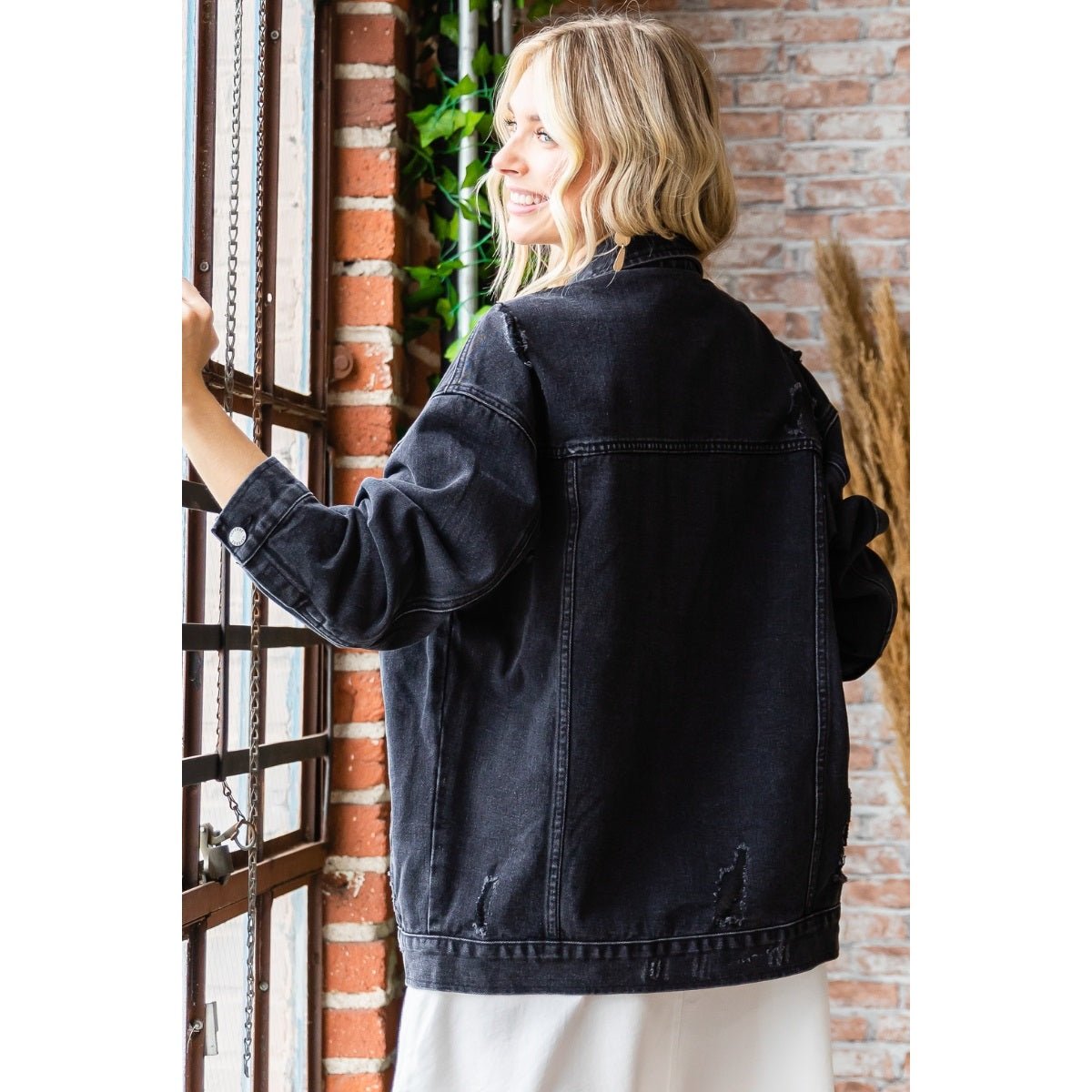 Oversize Trucker Denim Jacket - Black WashVeveretJean Jacket