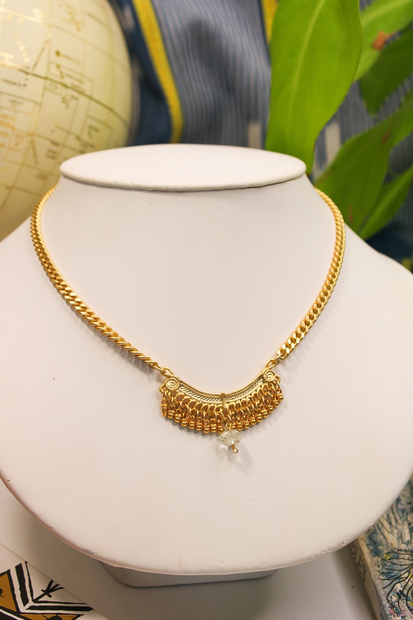 Queens Necklace w Crystal stoneRobin JacksonNecklace