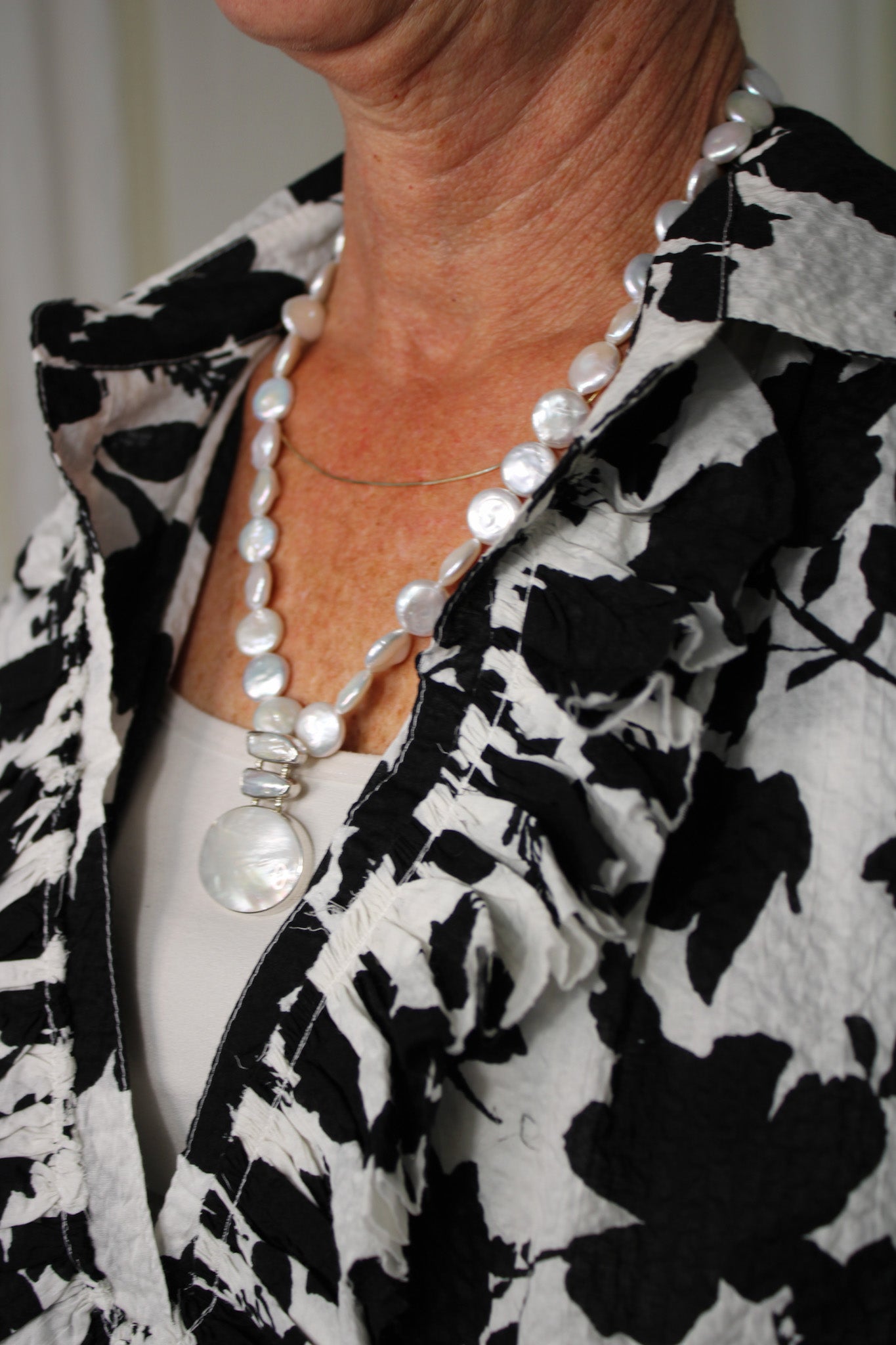 White Coin Pearl Pendant NecklaceZiabirdNecklace