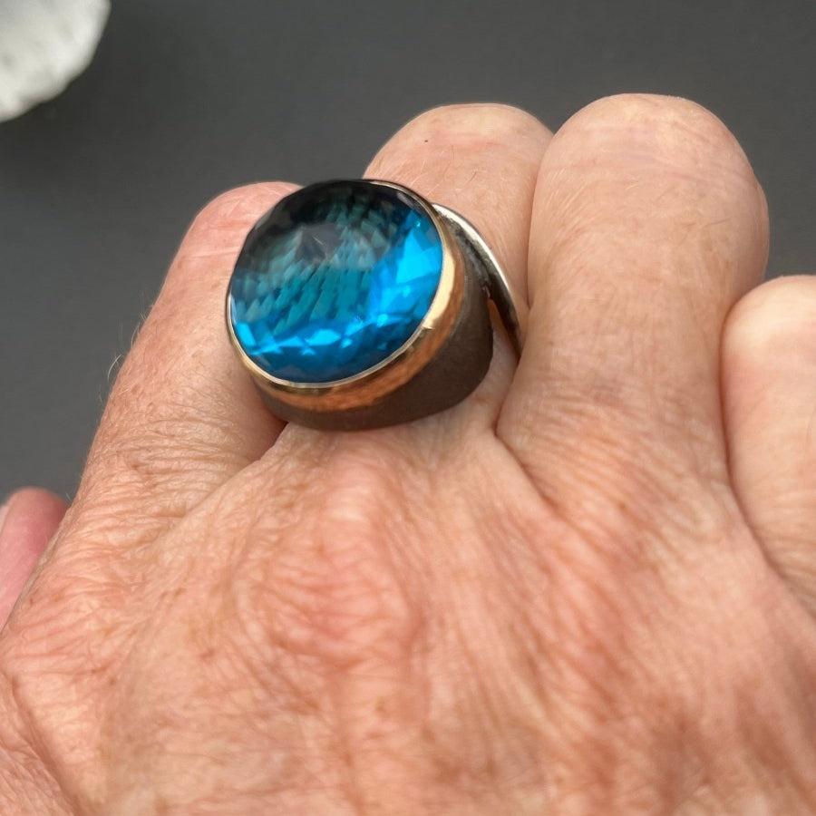 Bright Blue Quartz RingBORARINGS