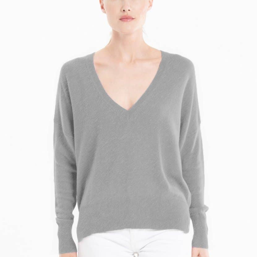 Cloud Weight Charcoal Grey Cashmere V - Neck SweaterSTUDIO CASHMERE8SWEATER