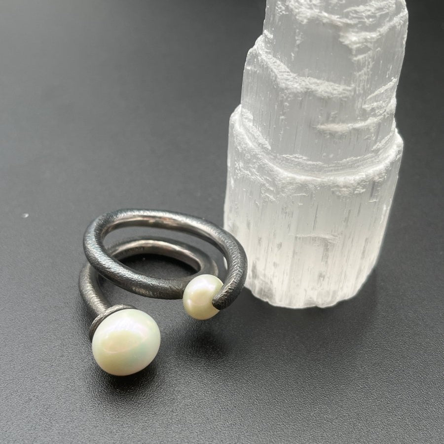 Double Button Pearl RingBORARINGS