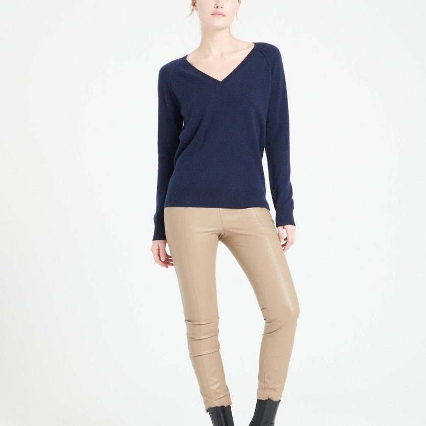Fitted Cashmere V - neck sweater: NavySTUDIO CASHMERE8