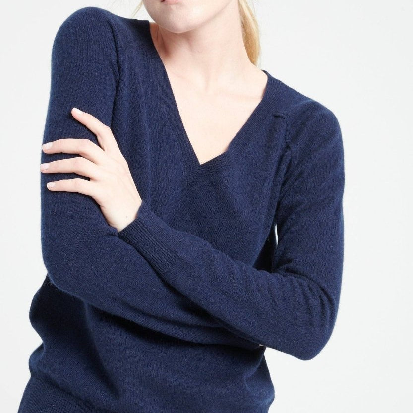 Fitted Cashmere V - neck sweater: NavySTUDIO CASHMERE8
