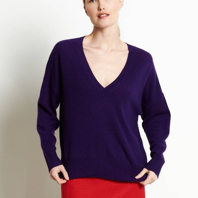 Oversized Cashmere V - neck Sweater: PurpleSTUDIO CASHMERE8SWEATER