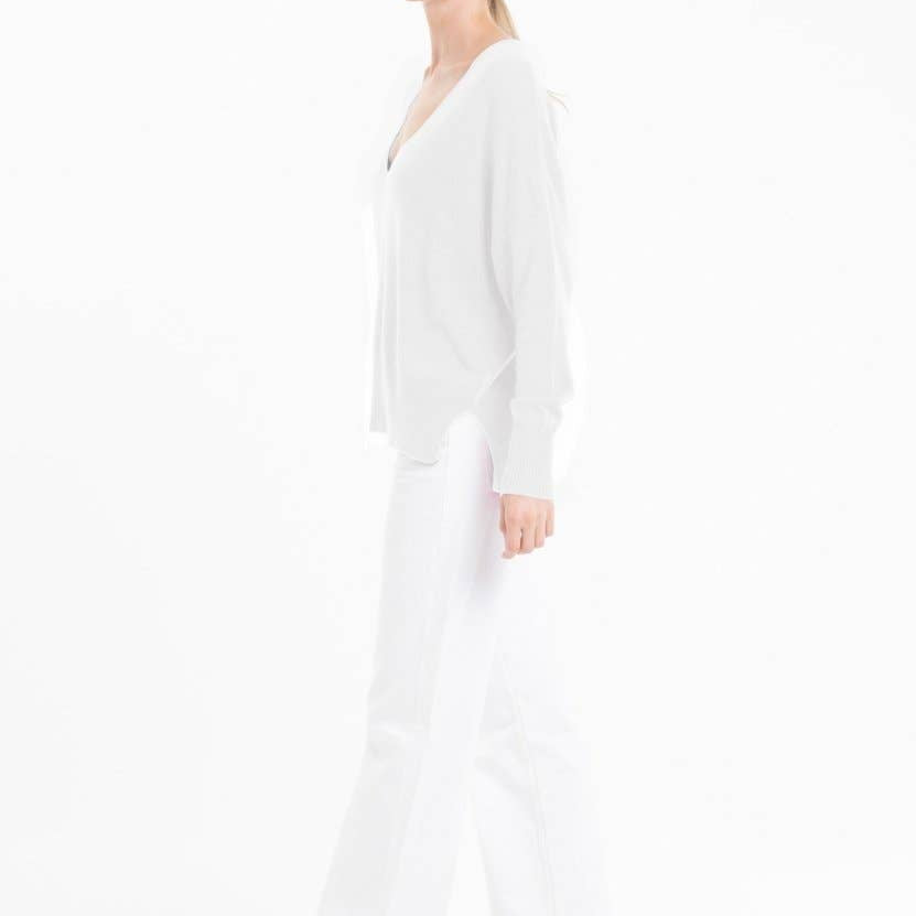 Oversized ultrafine cashmere and wool V - neck sweater WhiteSTUDIO CASHMERE8SWEATER