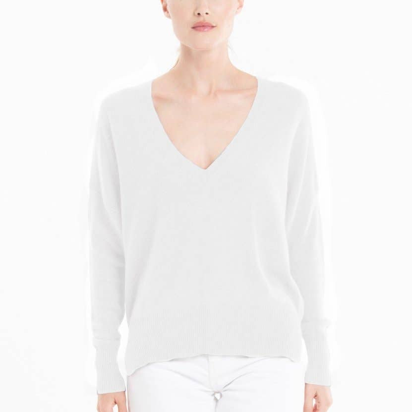 Oversized ultrafine cashmere and wool V - neck sweater WhiteSTUDIO CASHMERE8SWEATER