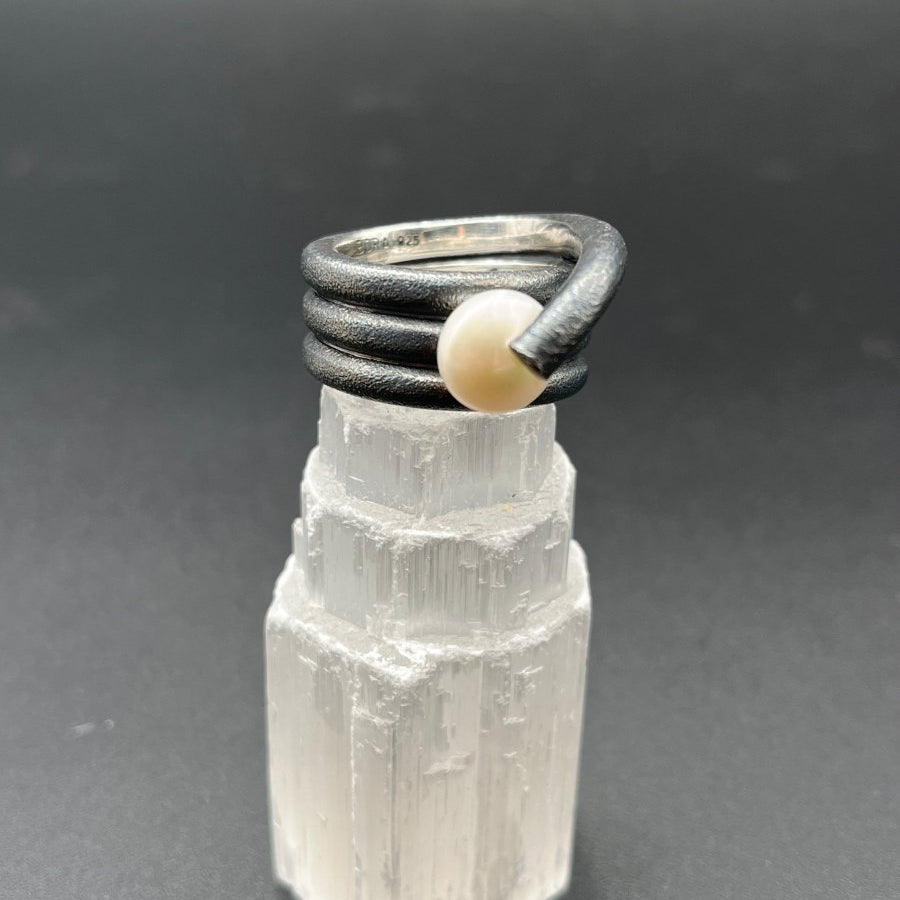Pearl and Oxidized Silver RingBORARINGS