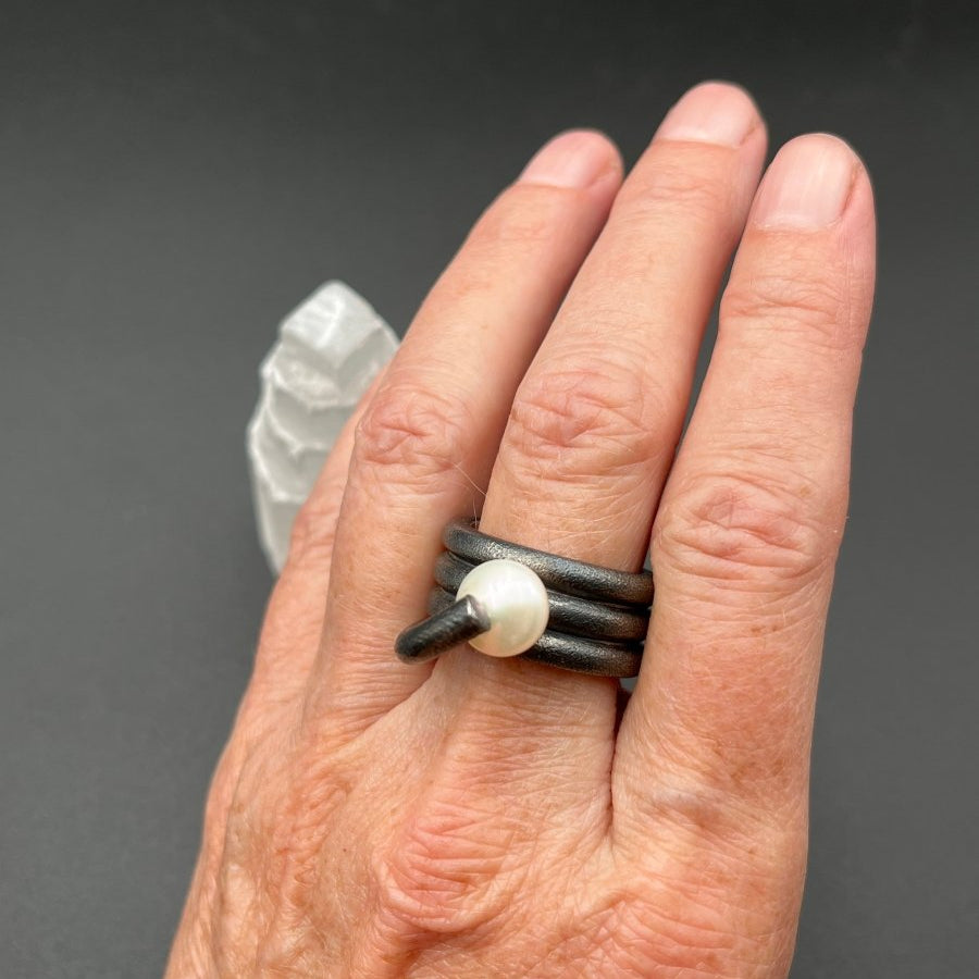 Pearl and Oxidized Silver RingBORARINGS