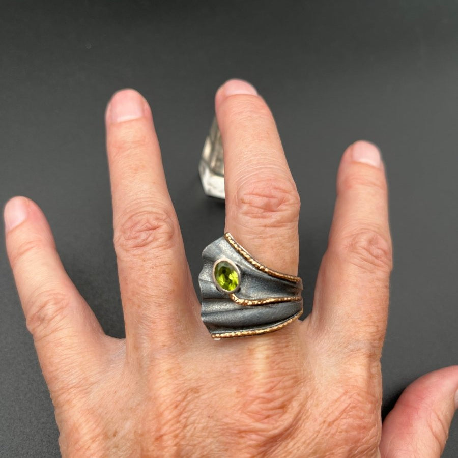Peridot Fan RingBORARINGS