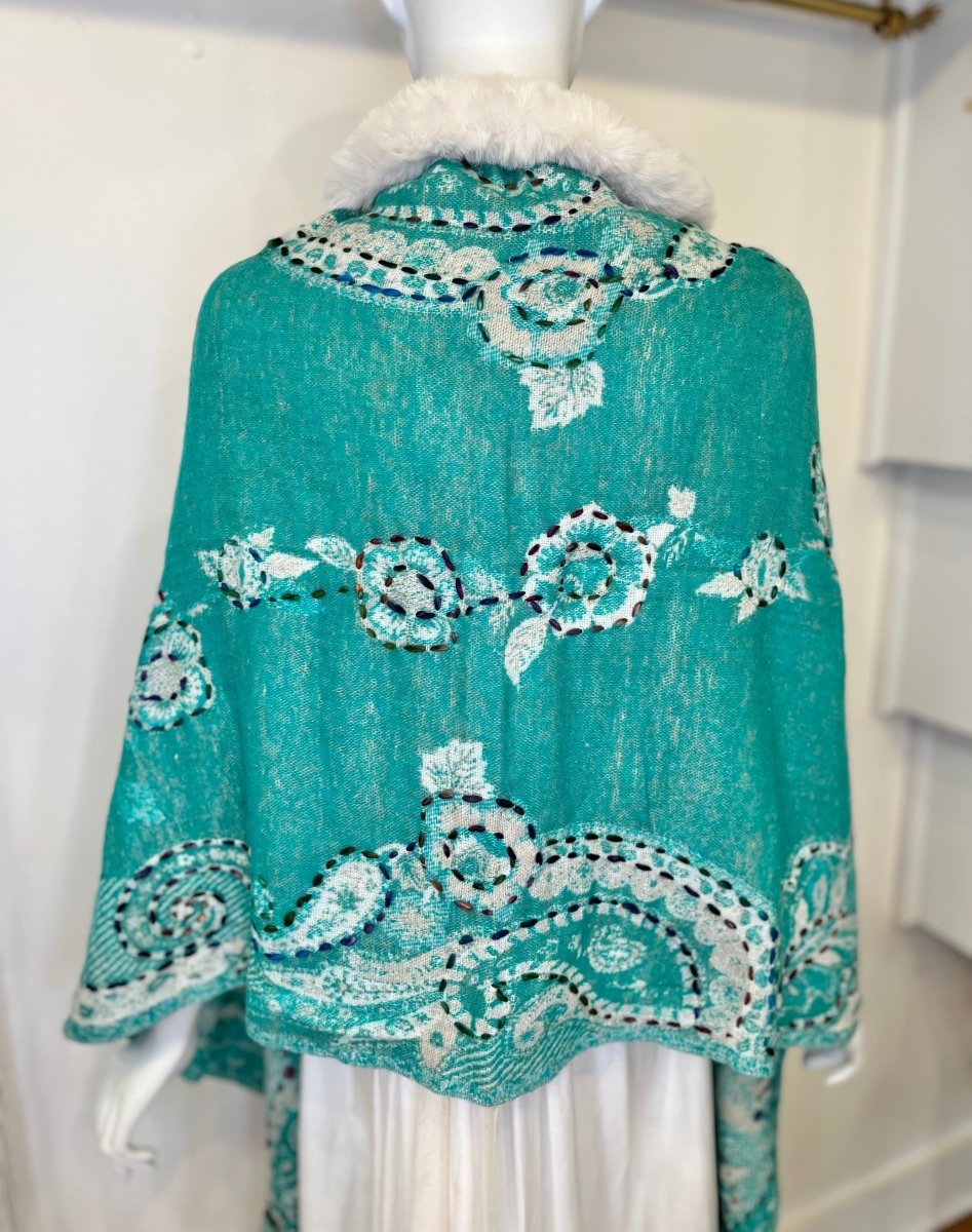 Pom Pom Poncho 3ZiabirdTOPS