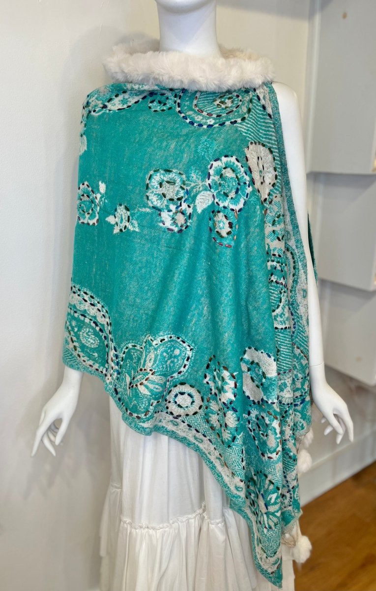 Pom Pom Poncho 3ZiabirdTOPS