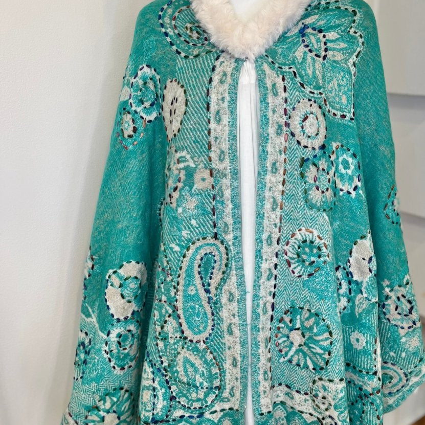 Pom Pom Poncho 3ZiabirdTOPS