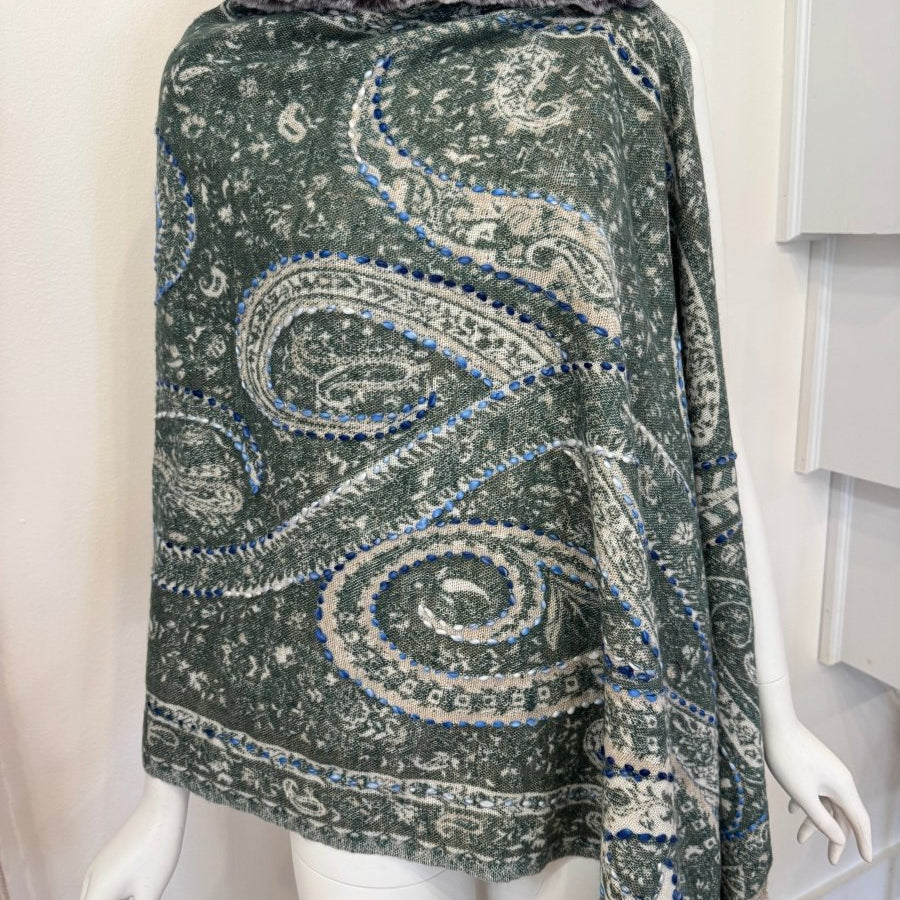 Pom Pom Poncho 6ZiabirdTOPS
