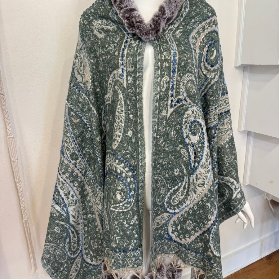 Pom Pom Poncho 6ZiabirdTOPS