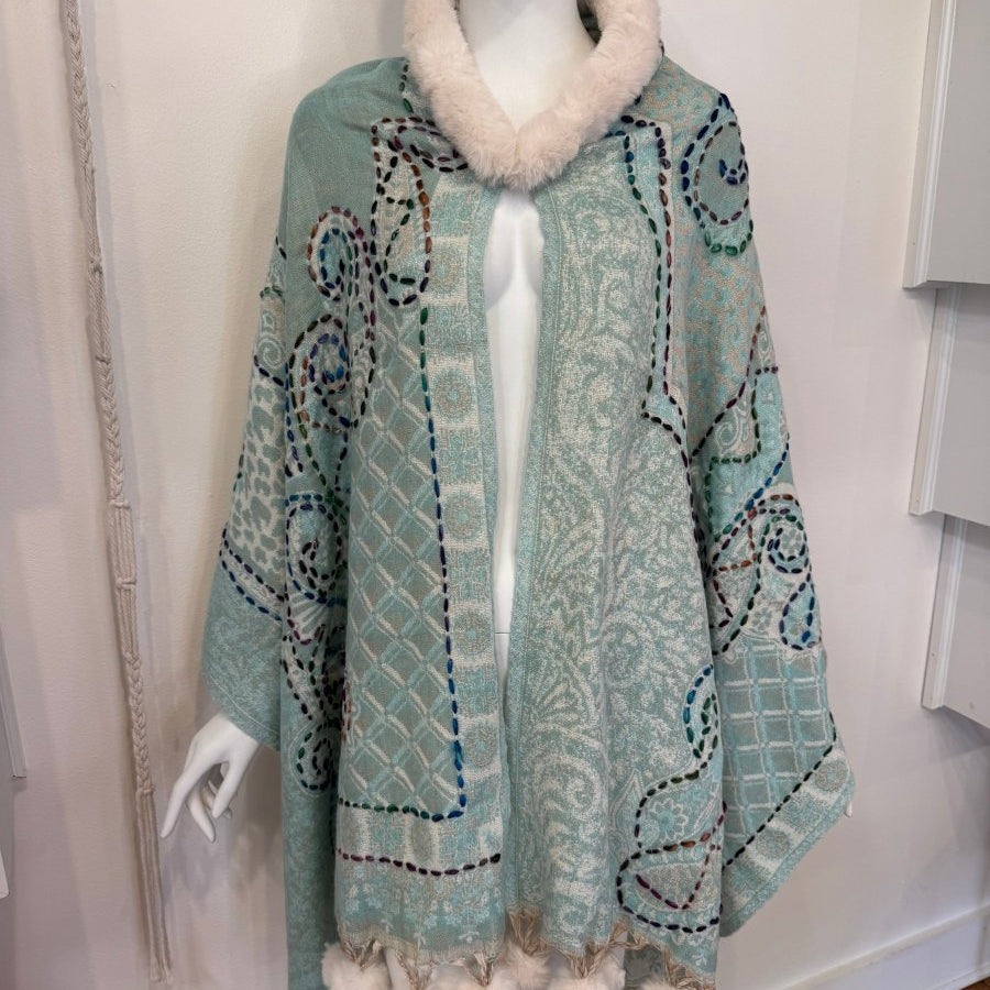 Pom Pom Poncho 7ZiabirdTOPS