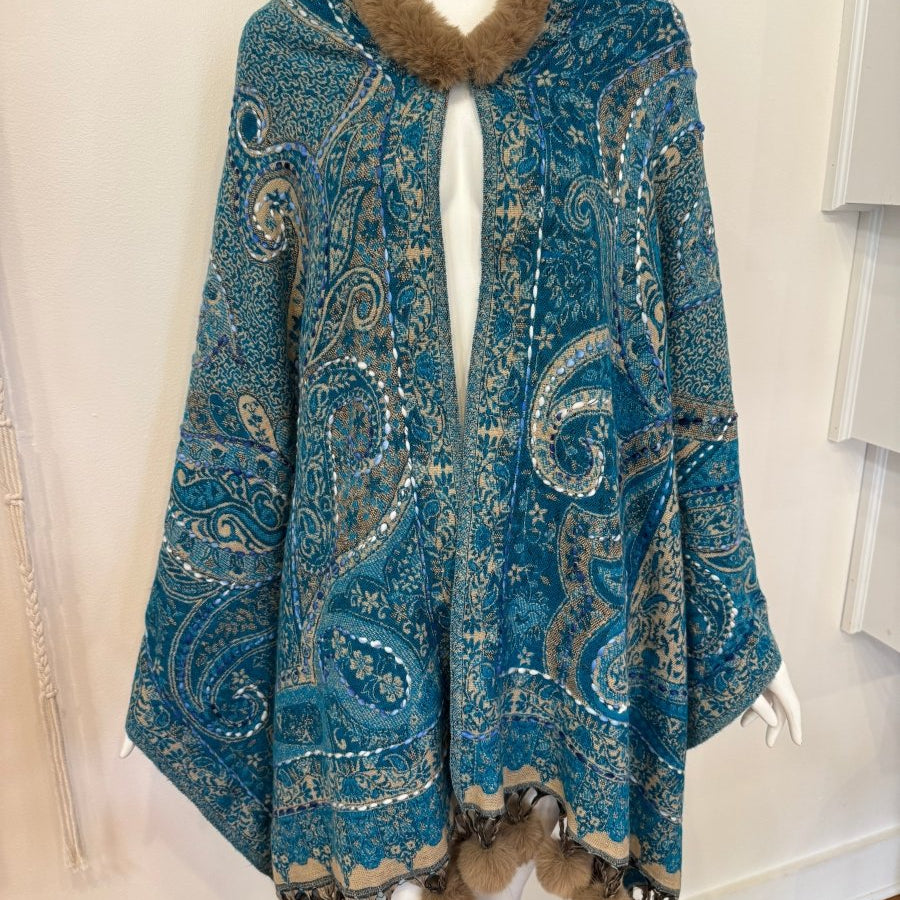 Pom Pom Poncho 8ZiabirdTOPS