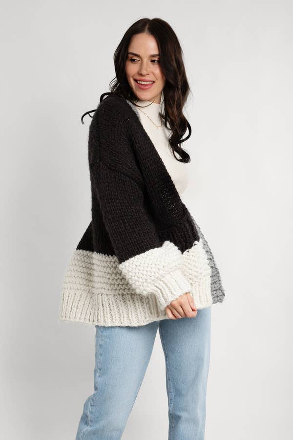 Bella Oversized Two Tone Knit Sweater Kimono: BLACKSAACHIShirts & Tops